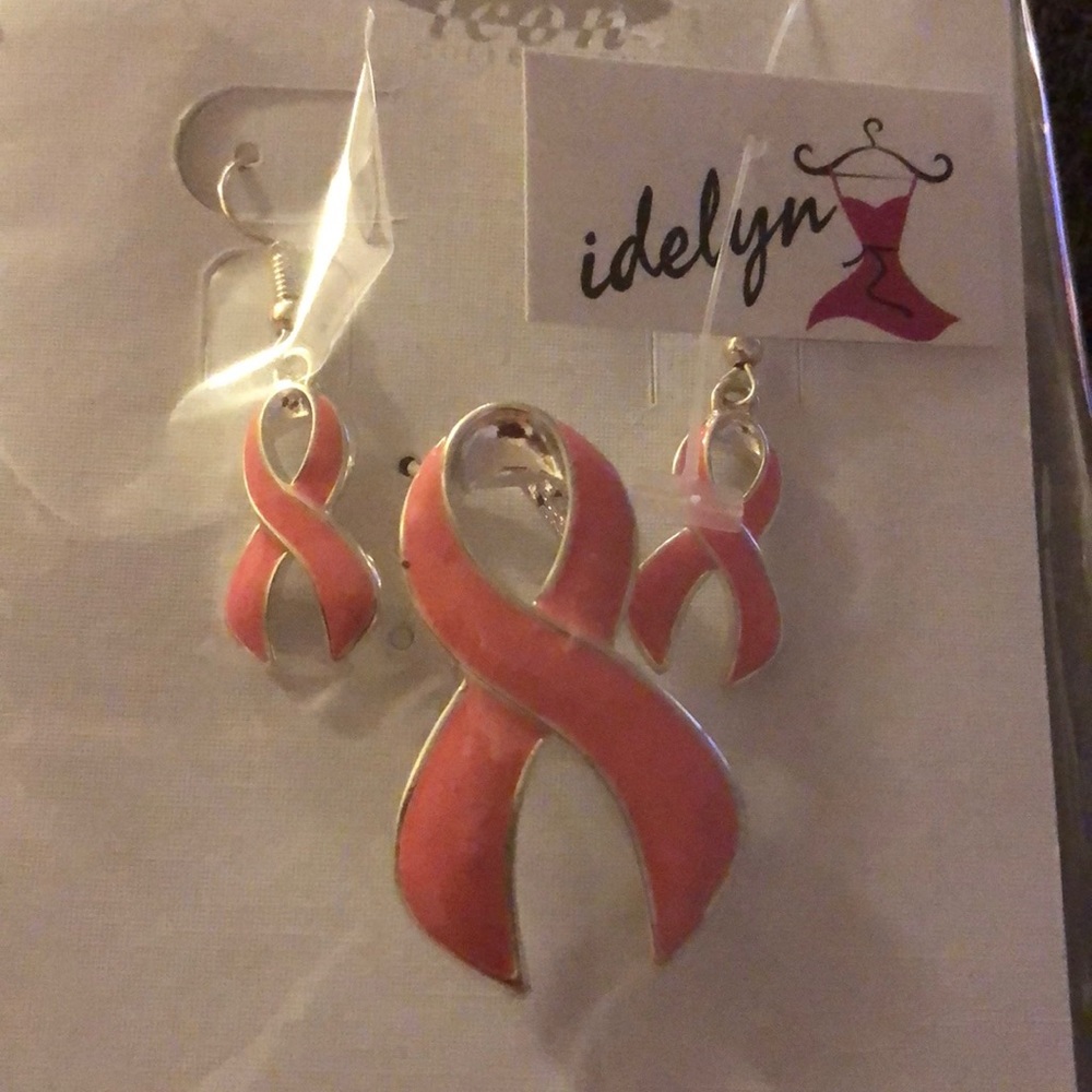 Pendant Size: 0.8'' x 1.5''

Earring Size: 1.25''